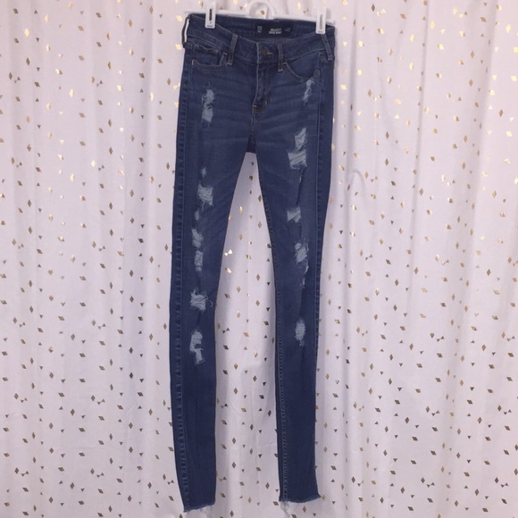 Distressed blue jeans - Picture 1 of 7